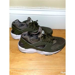 Nike Hurache’s Olive Green
